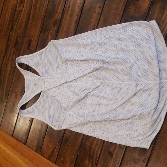 Lululemon essential tank - Picture 4 of 6